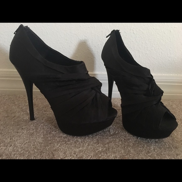 Black clenched fabric high heels - Picture 1 of 2